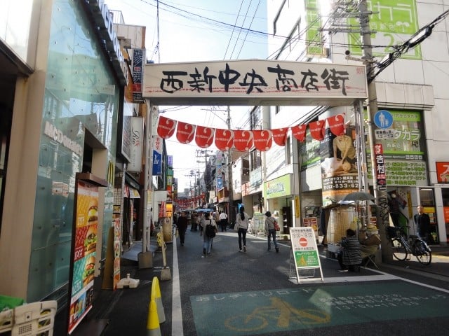 西新中央商店街の入り口