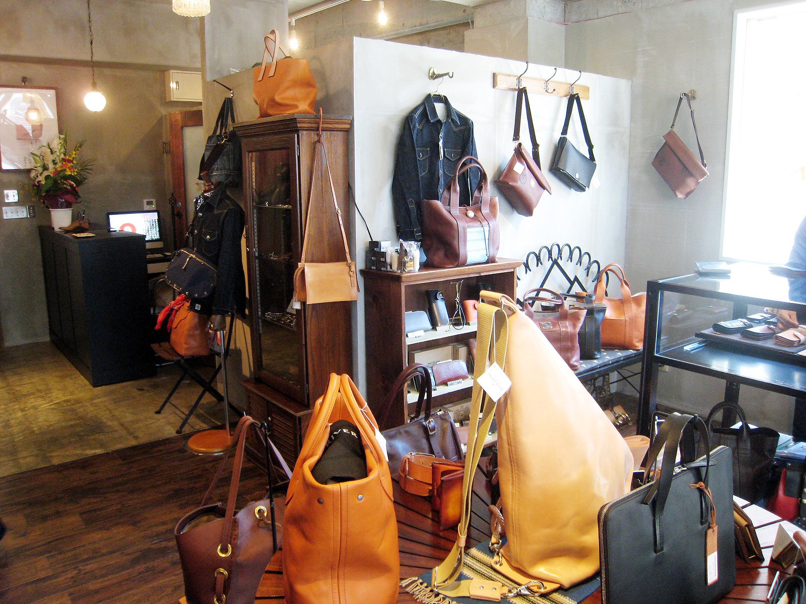 RM ism FUKUOKA（革製品販売）