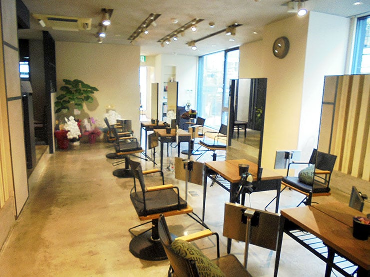 LUXBE LIMITED 福岡天神西通り店（美容室）